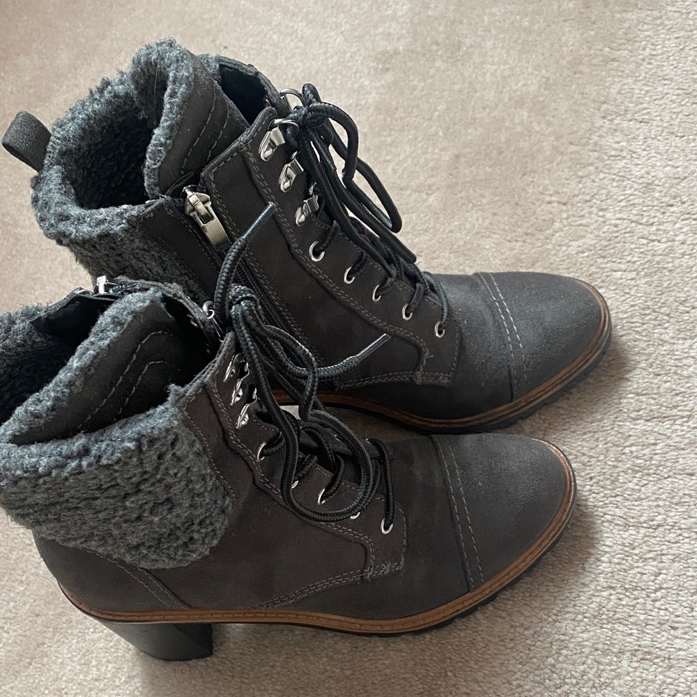 Nine West Boots with Gray Accents Cozy lining and zipper